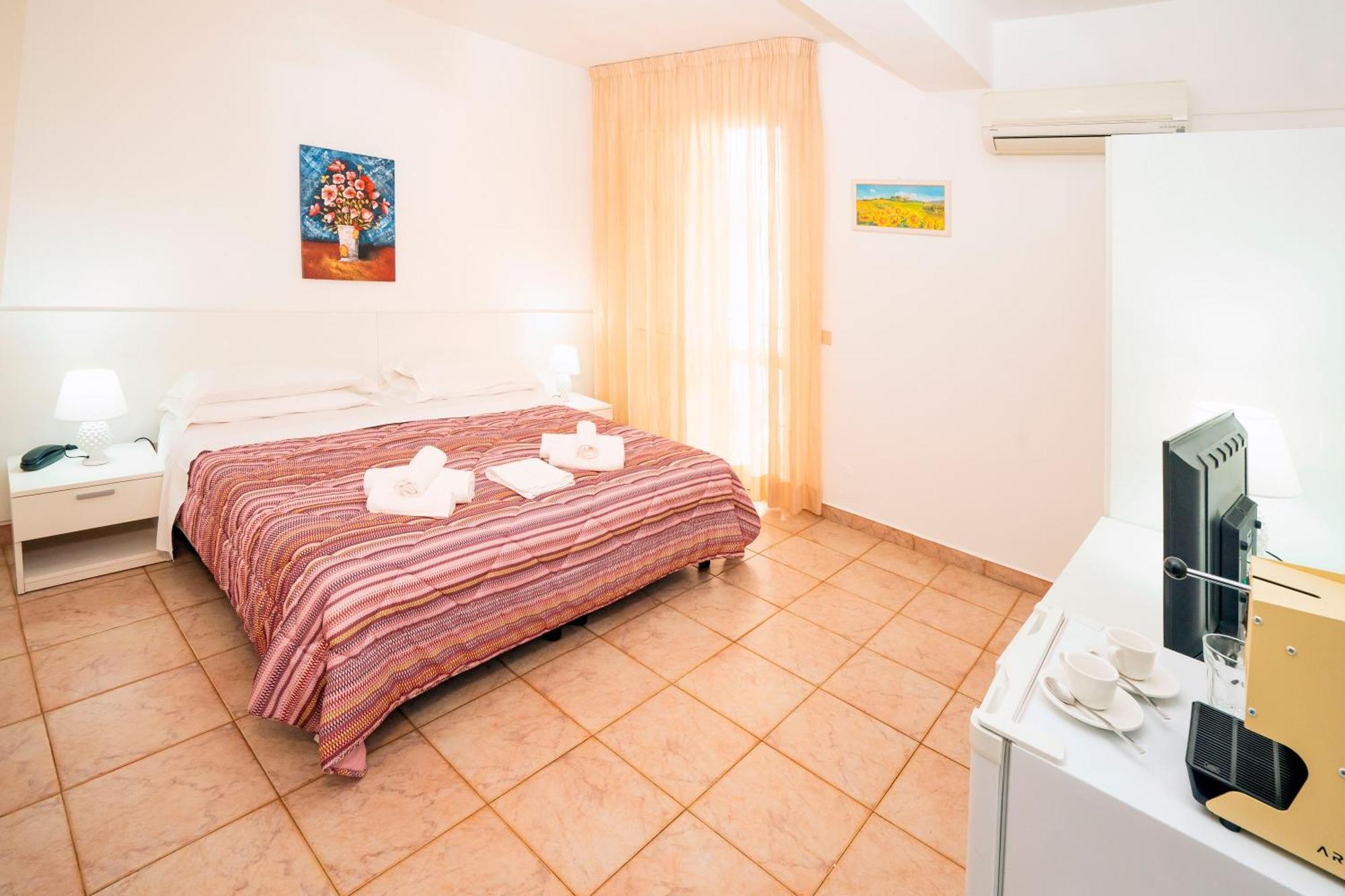 Hotel Fernanda Letojanni Bagian luar foto