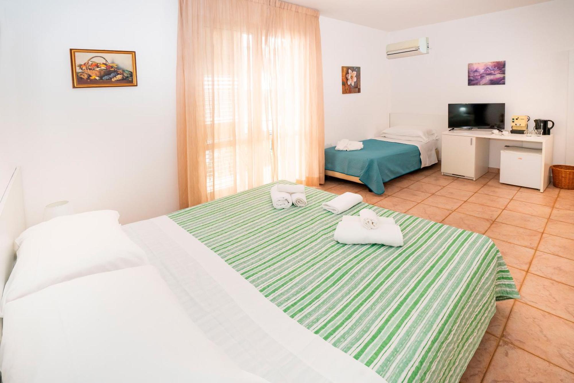 Hotel Fernanda Letojanni Bagian luar foto