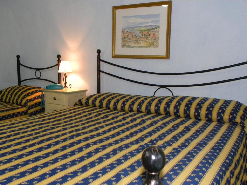 Hotel Fernanda Letojanni Ruang foto